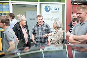  Diskussion vor der Reka